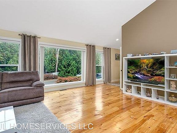 4th image of 1129 226th Ave NE