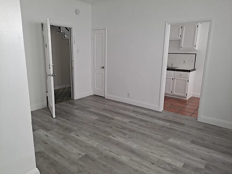 Hollywood Heritage Apartments — Photo 10