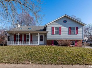 4315 Apple Valley Dr, Bettendorf, IA
