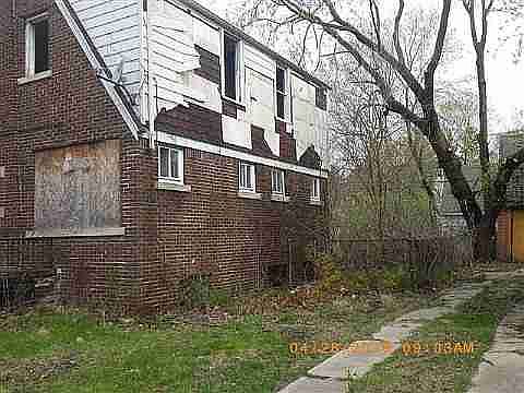 136 W Greendale