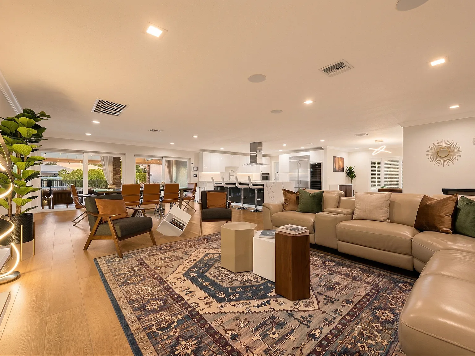 4 bed, 3.5 bath, 3211 sqft, $14,000 — Photo 4