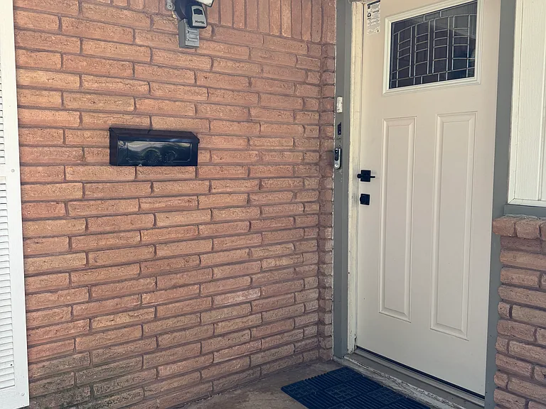 6300 Landmark Dr — Photo 2