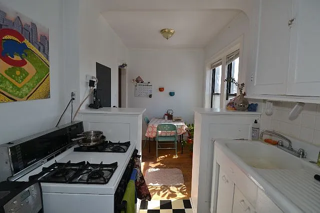 3815 N Greenview Ave #E4 — Photo 3