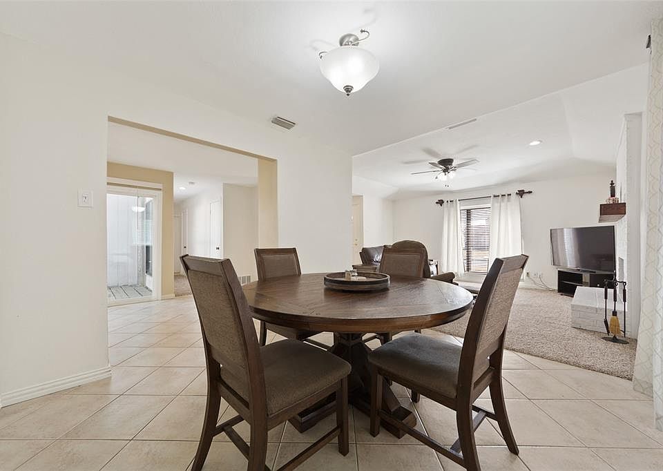 1st image of 1021 Carriagehouse Ln
