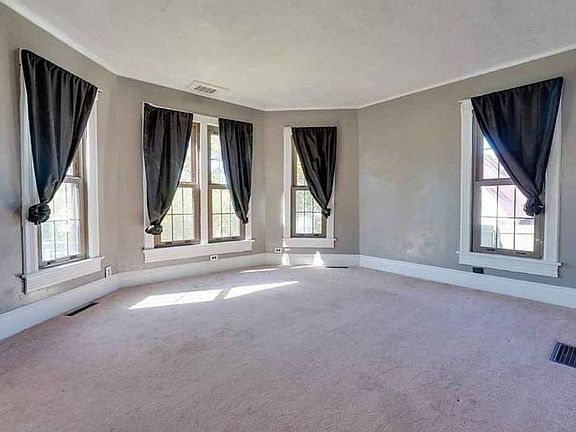 2nd image of 400 N Pleasant St