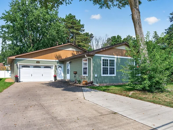 1623 Highway 96 E, Saint Paul, MN 55110