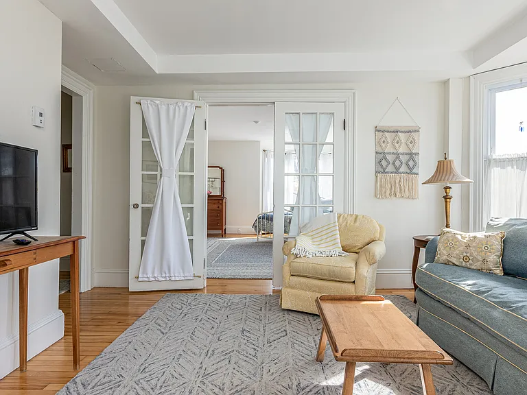 80 Roberts St #2 — Photo 4