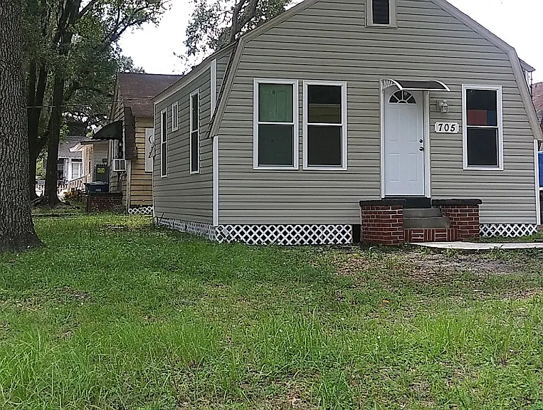 705 E Hanlon St — Photo 14