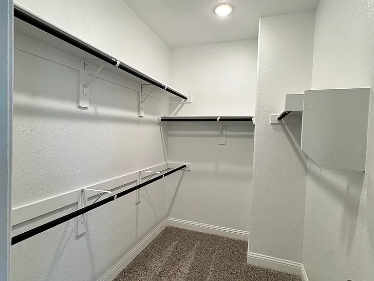 548 Hutchinson Ln — Photo 16