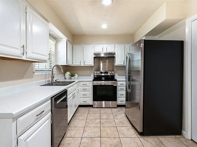 511 Algerita Dr #A — Photo 9
