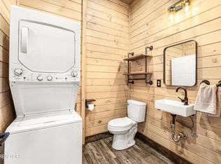 518 Ski Mountain Rd, Gatlinburg, TN 37738