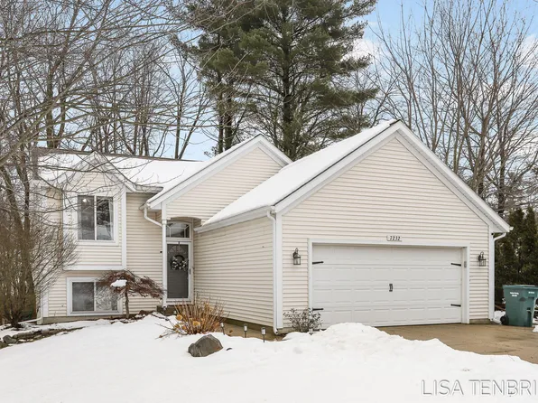 7232 Timbercreek Dr, Allendale, MI 49401