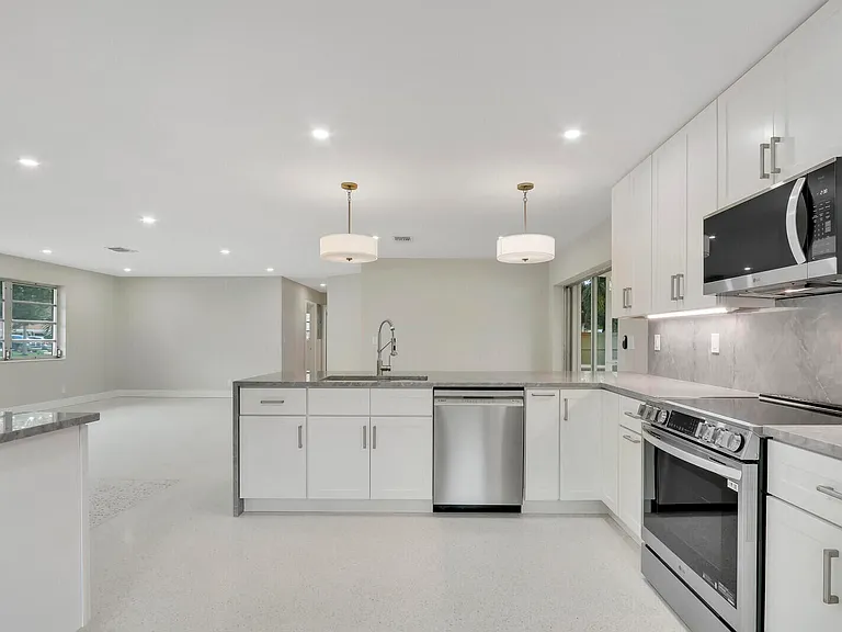 732 Pelican Way — Photo 14