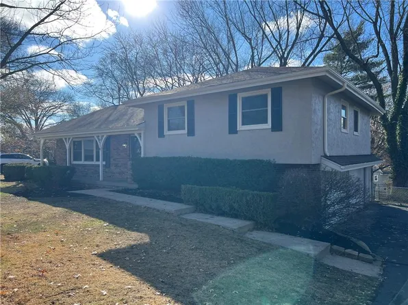 9324 Horton St, Overland Park, KS 66207