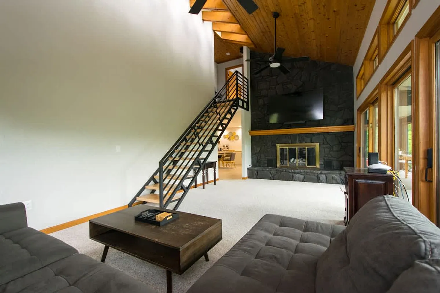 3 bed, 4.0 bath, 2723 sqft, $4,511 — Photo 2