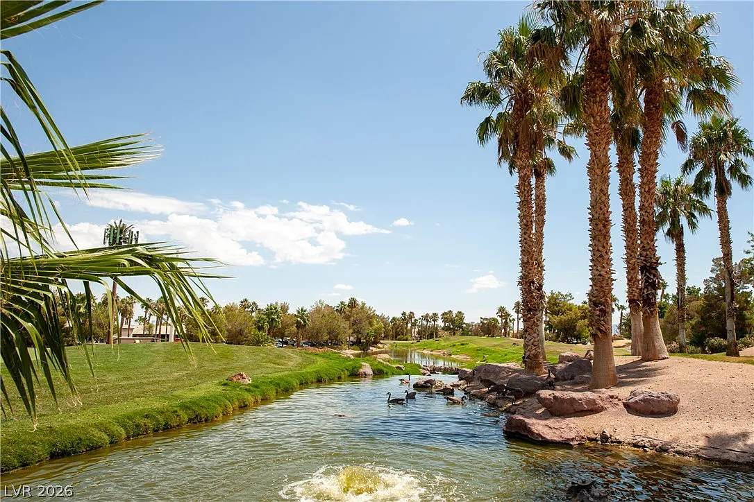 5 bed, 4.0 bath, 3049 sqft, $2,990 — Photo 1