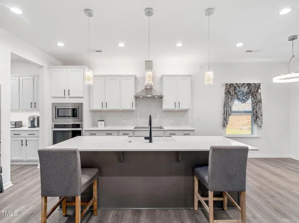 149 Curling Creek Dr, Clayton, NC 27527