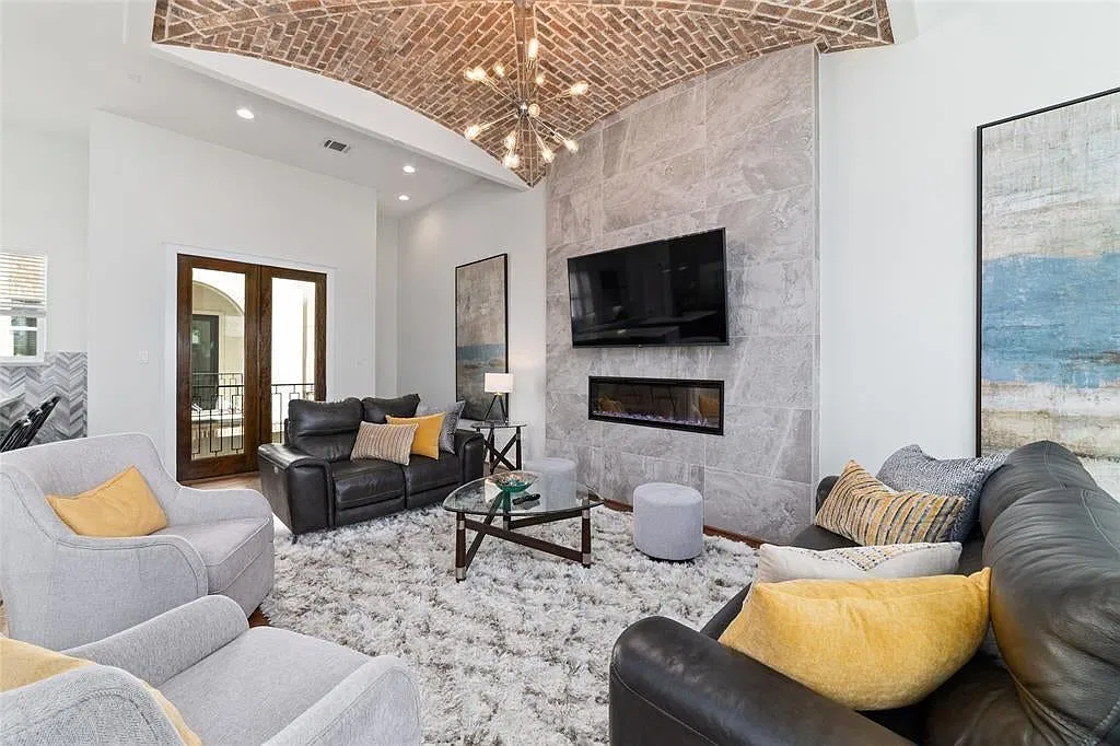 4 bed, 4.5 bath, 3391 sqft, $6,000 — Photo 1