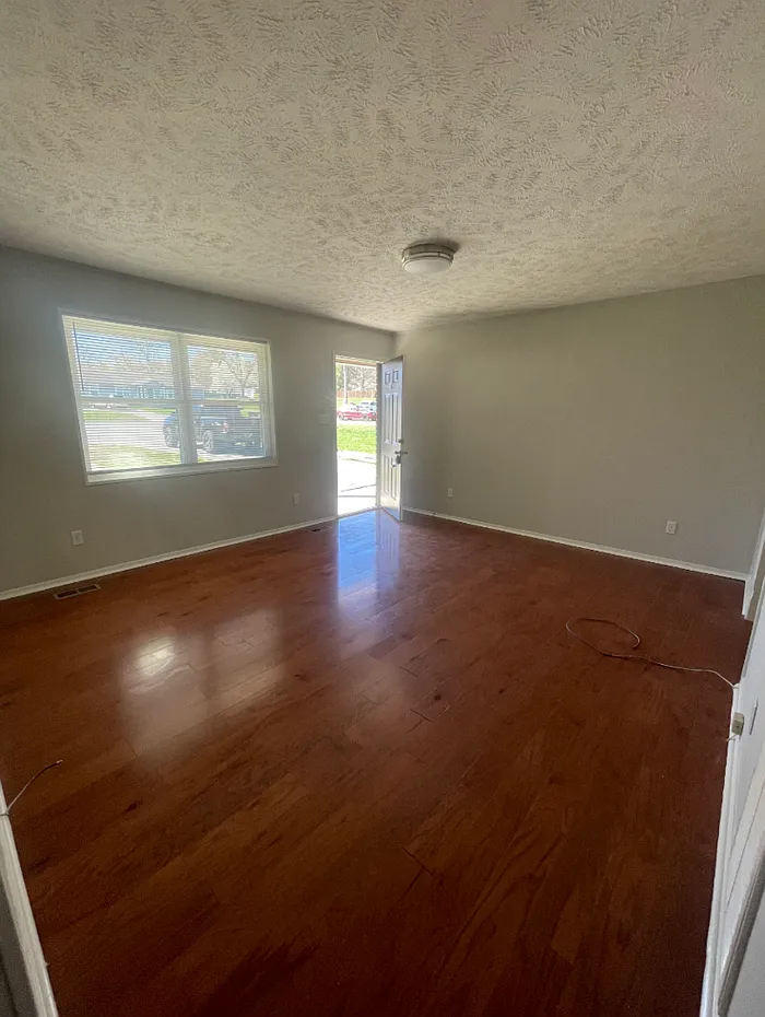 2 bed, 1.0 bath, 872 sqft, $1,600 — Photo 4