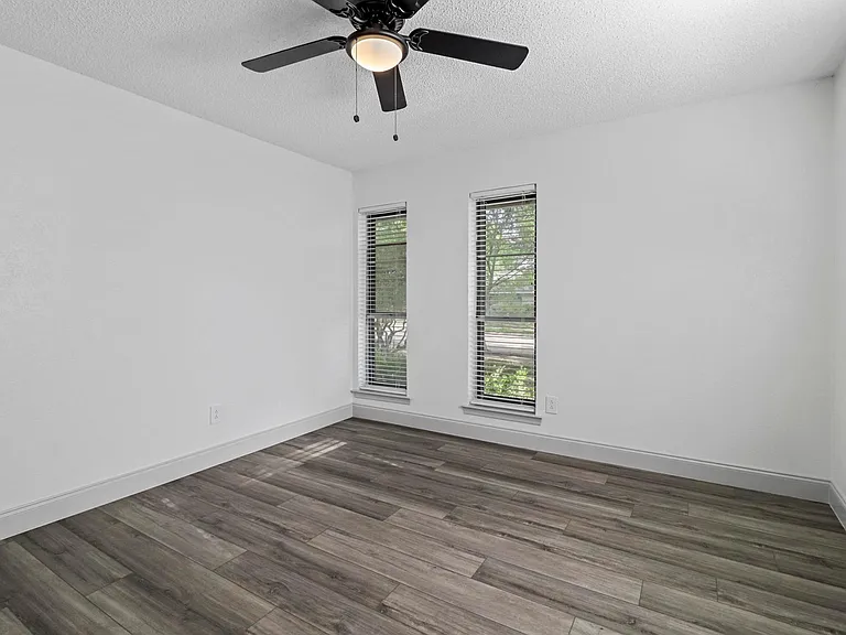 2404 Kentfield Ln — Photo 18
