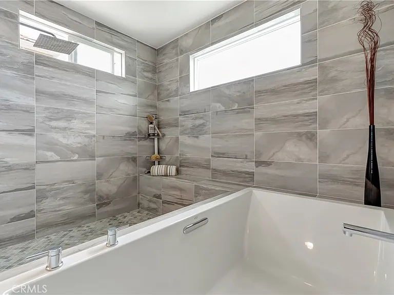 2105 Two Harbors Cir — Photo 44