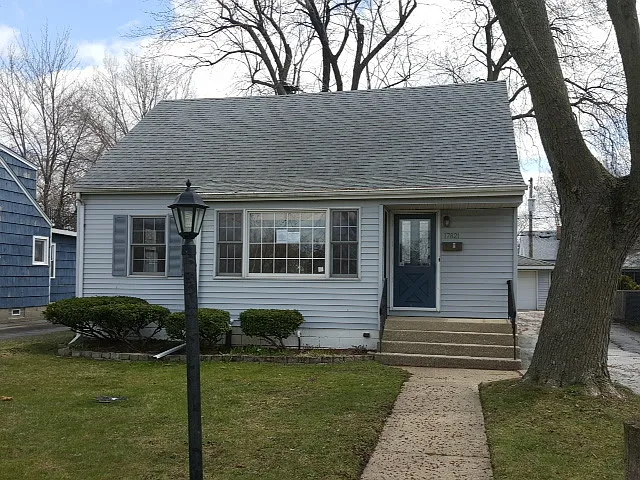 17821 Oakley Ave photo 1