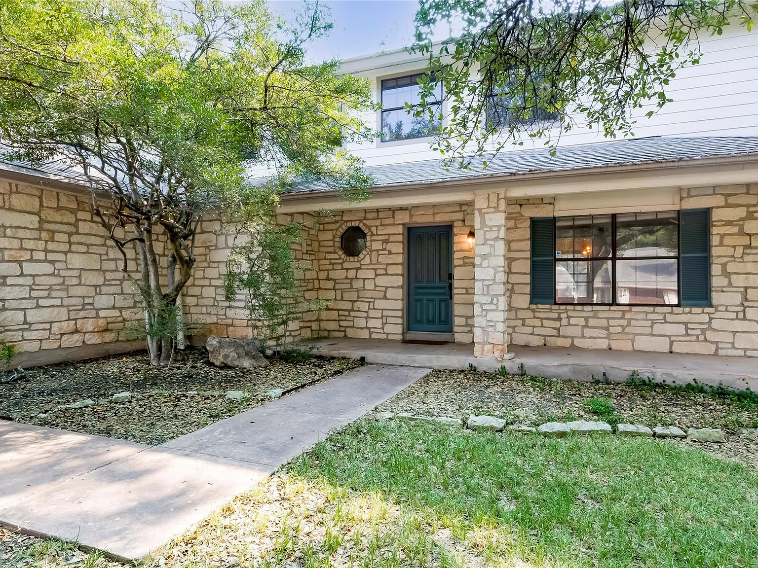 4 bed, 2.5 bath, 2416 sqft, $3,600 — Photo 4