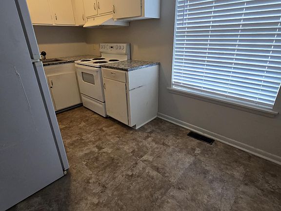 4th image of 19 W Grady St APT 2