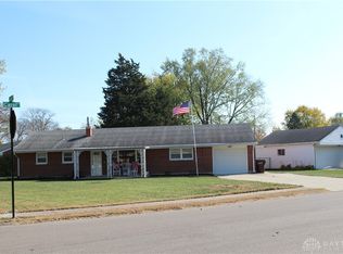 325 Carol Ln, Englewood, OH