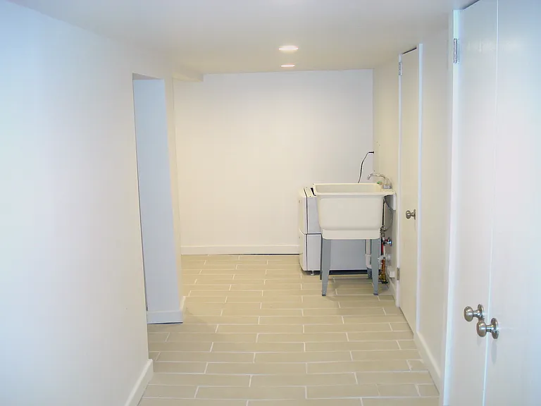 514 Morgan Ave N — Photo 22