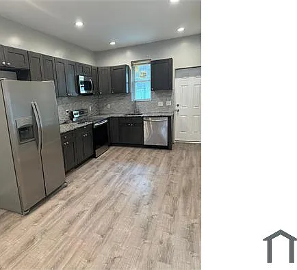 3716 N 17th St — Photo 2