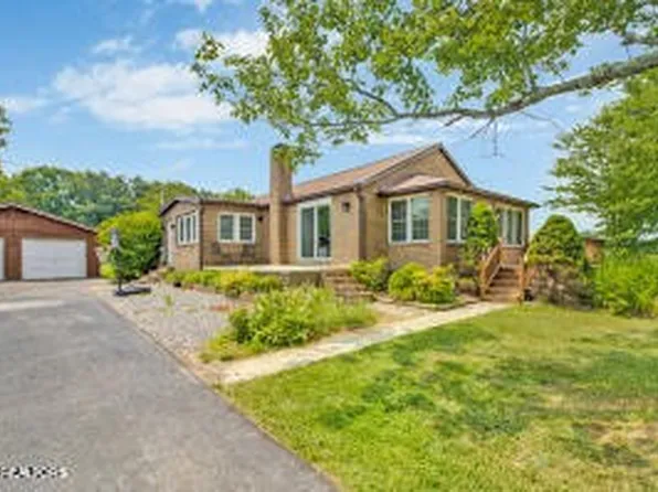 561 Deer Lodge Hwy, Sunbright, TN 37872