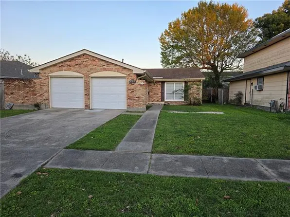 469 Lynnmeade Rd, Gretna, LA 70056