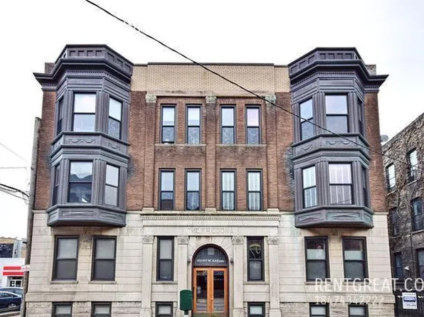 815 W Addison St, Chicago, IL