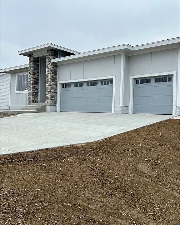 1st image of 670 Belmont Blvd