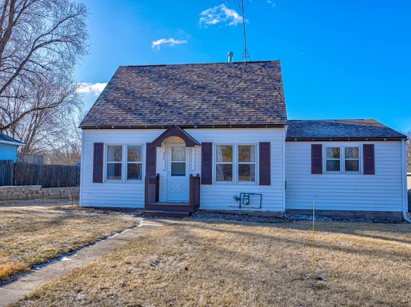 325 Maple St, Woodville, WI 54028