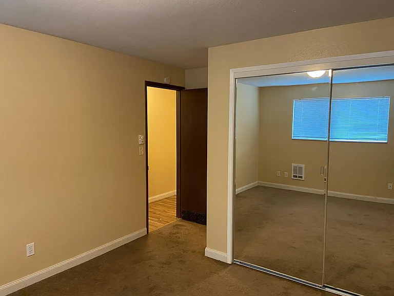 2118 Colby Ave #2 — Photo 8