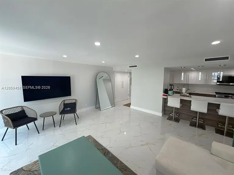 1800 Collins Avenue Cu #3H — Photo 10