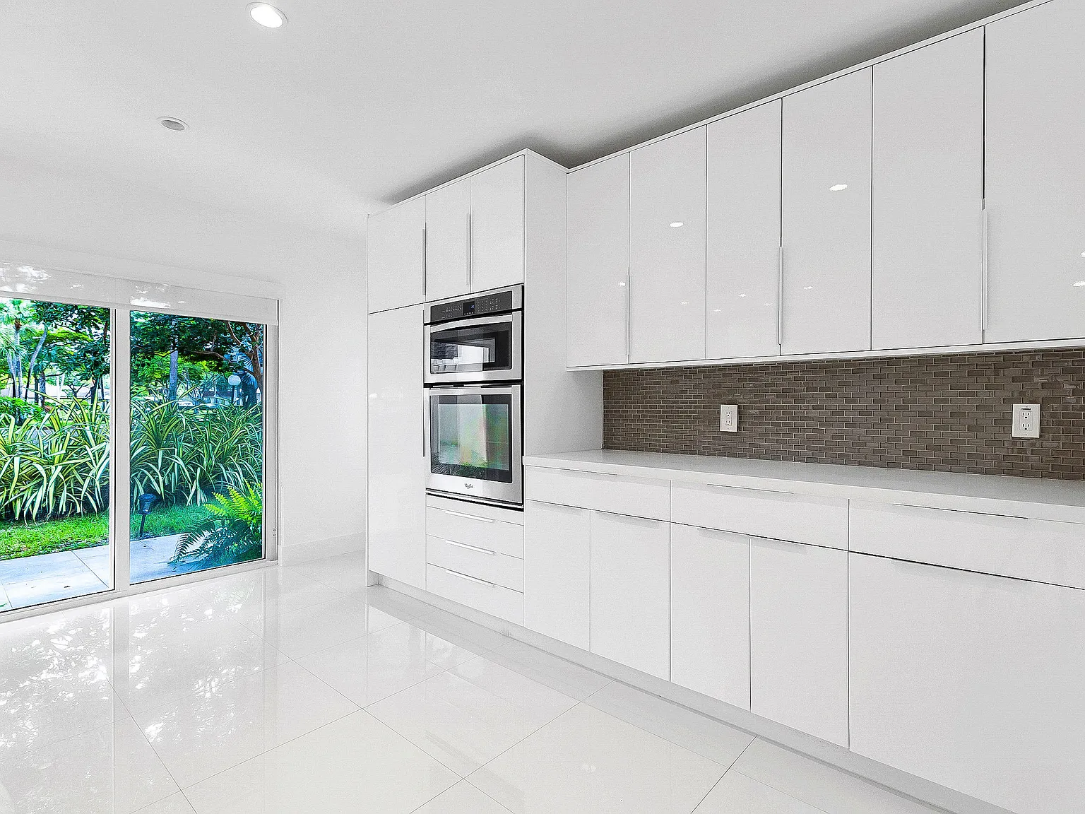 3 bed, 2.0 bath, 1925 sqft, $4,200 — Photo 3
