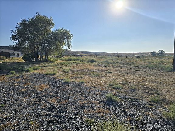 4th image of 327 First Street