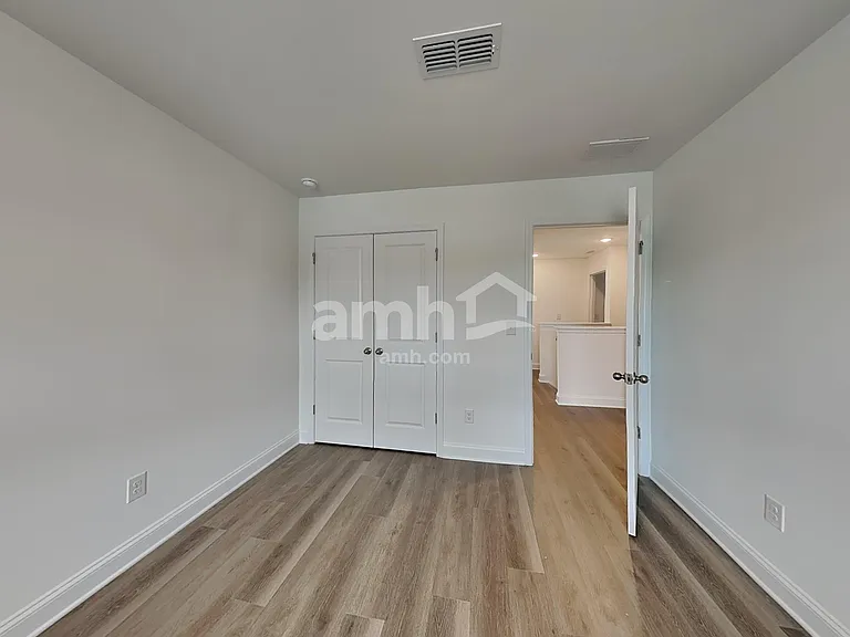 1135 Livengood Way — Photo 15