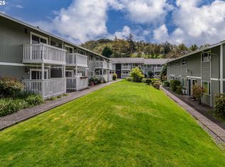 885 NE Sunset St APT 22, Roseburg, OR 97470