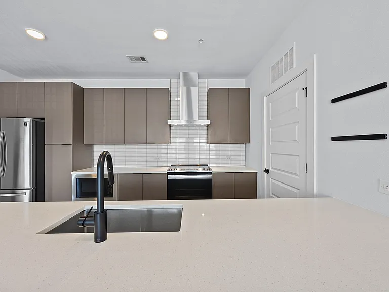 2220 Webberville Rd #324 — Photo 8