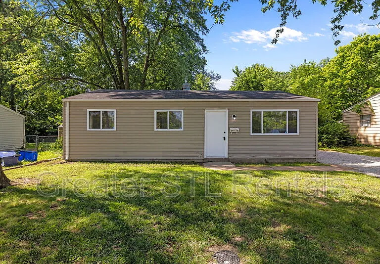 1412 E Pitman Ave — Photo 2