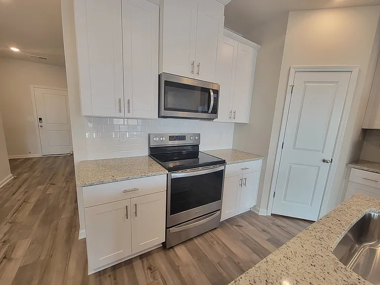 5250 Brailey Cir — Photo 6