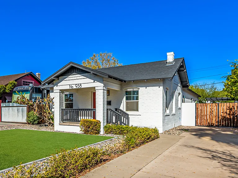 938 E Coronado Rd — Photo 80