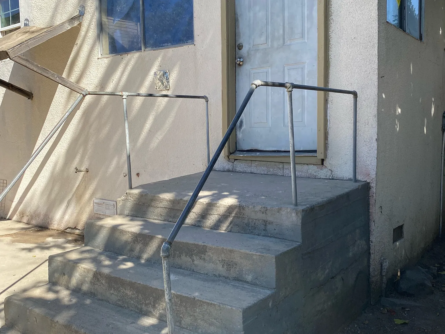 4 bed, 1.5 bath, 2500 sqft, $2,000 — Photo 3