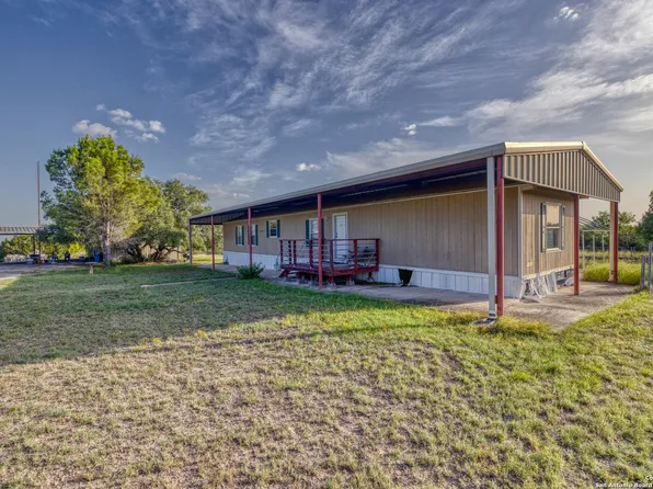 505 CR 429A, Uvalde, TX 78801