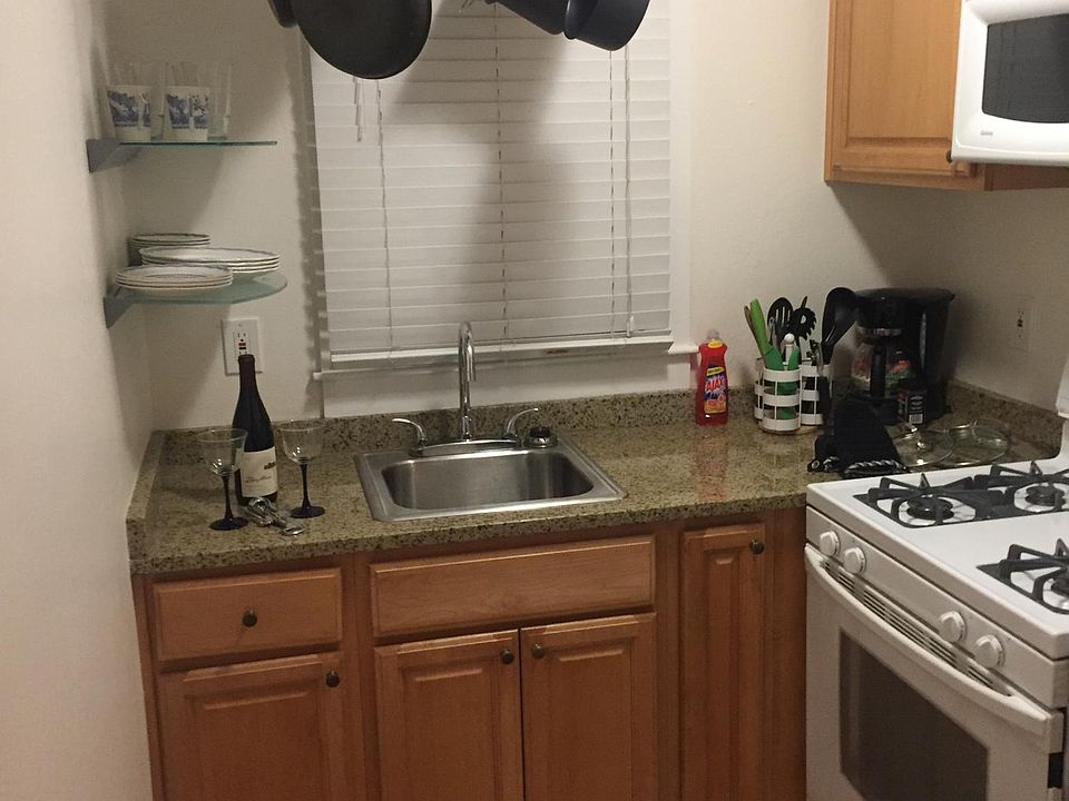 Fully equipped kitchen.