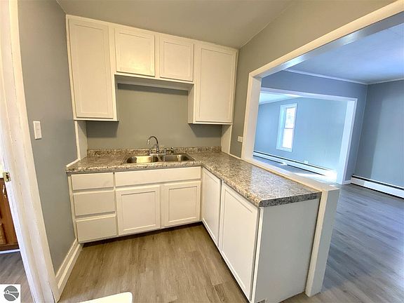 3rd image of 1005 Wilcox St